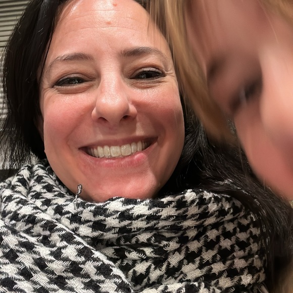 Meet your Posher, Robbyn - Picture 2 of 2